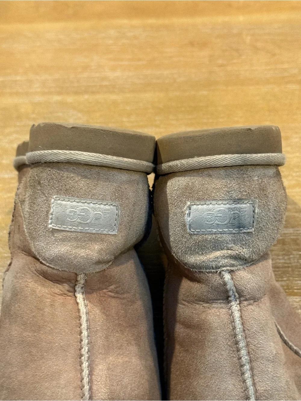 UGG Youth Classic Short Sheepskin Boot Beige Sz US 3 EU 35